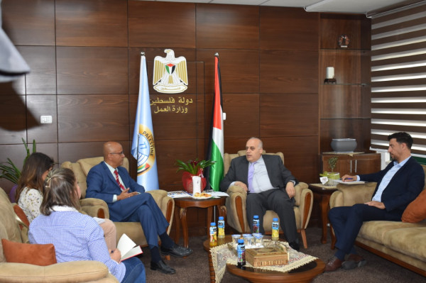 الوزير أبو جيش يجتمع مع الممثل الخاص لبرنامج الأمم المتحدة الإنمائي