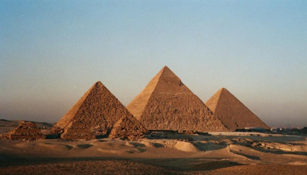 مصر تُعلن عن اكتشاف أثري جديد بالأهرامات