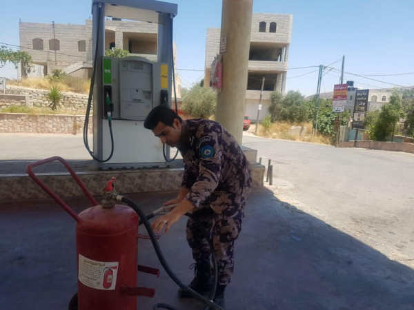 دفاع مدني رام الله يخطر سبعة محطات وقود لعدم توفير شروط الوقاية