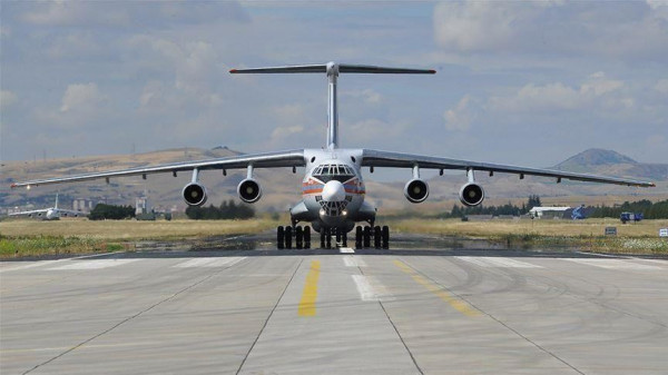 وصول طائرة روسية تاسعة إلى أنقرة تحمل مُعدات "إس- 400"