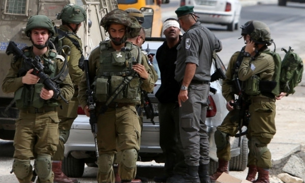 قوات الاحتلال تعتقل ثمانية مواطنين بالضفة