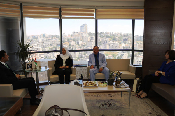 حمد تبحث مع السفير الأردني بفلسطين سبل التعاون