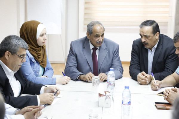 وزير الأشغال يبحث واقع المقاولات والصناعة في قطاع غزة