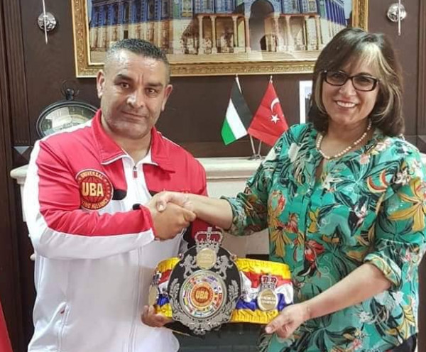 الملاكم التركي كاراكوش يُهدي فوزه ببطولة الملاكمة الأوروبية للشعب الفلسطيني