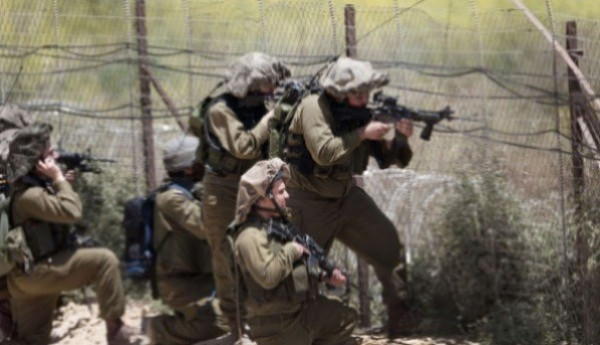 قوات الاحتلال تُطلق النار على فلسطينيين بزعم تخريبهم السياج جنوب القطاع