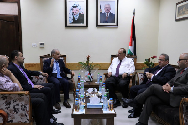 وزير التعليم العالي يبحث أوضاع الطلبة الفلسطينيين في الجامعات العمانية