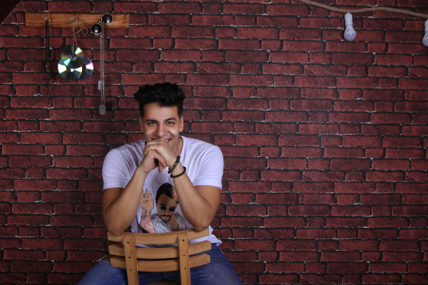 المغني المصري أحمد حسن يُطلق "حياتي أحلى"