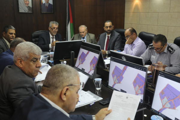 وزير الحكم المحلي يطلع على احتياجات بلدية أريحا
