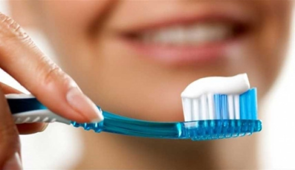 جمعية طب الأسنان الأمريكية: فرشاة الأسنان بيئة حاضنة لظهور أمراض كثيرة
