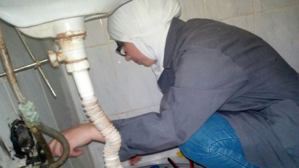 تأهيل 29 فتاة أردنية للعمل في السباكة