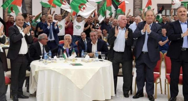 الرئيس عباس والجماهير الفلسطينية يتابعون مباراة الجزائر بنهائي كأس الأمم الإفريقية