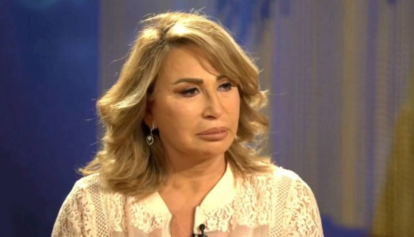إيناس الدغيدي عن خلع الفنانات للحجاب: "ربنا فك الغمة"
