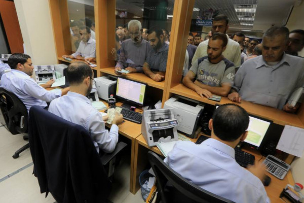 نقابة الموظفين تحدد موعد صرف رواتب موظفي غزة