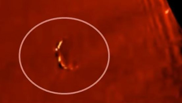 شاهد: "ناسا" ترصد جسماً مجهولاً بالقرب من الشمس