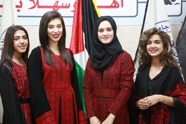 فوز الطالبة دانا جهاد صبح بلقب سفيرة فلسطين للفلكلور