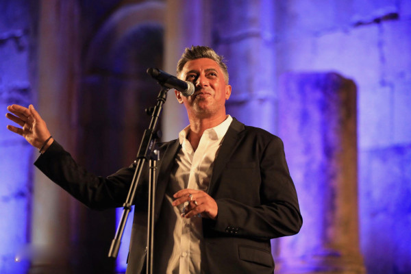 عمر العبداللات يغني البومه الجديد "505" بحفله الإستثنائي في مهرجان جرش 2019
