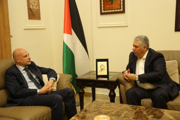 السفير دبور يلتقي المدير العام لـ (أونروا) في لبنان