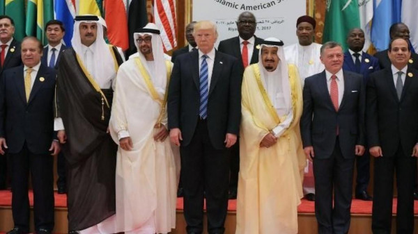 زعيم عربي يتخلى عن الجنسية الأمريكية ردًا على "سخافة" ترامب