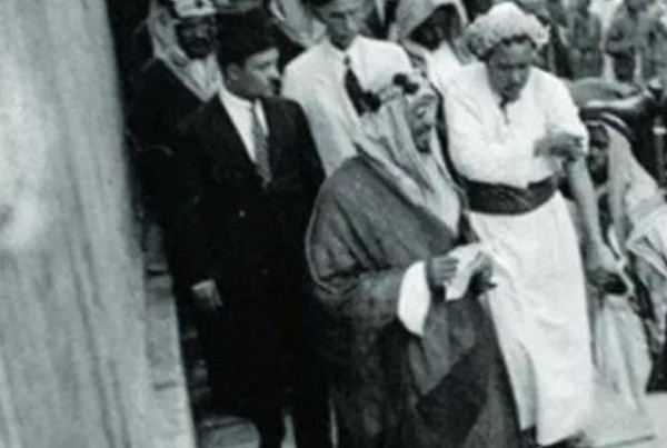 وثيقة تاريخية للملك مؤسس السعودية يعلن فيها عدم ذهابه للحج توفيراً للمصاريف