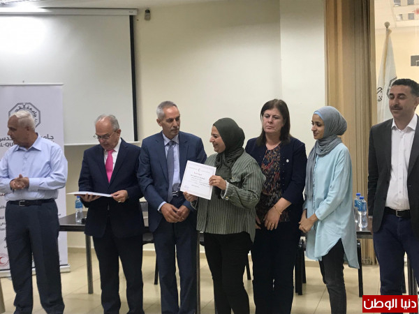 تنمية القدس تخرج دورة لغة الاشارة للصم