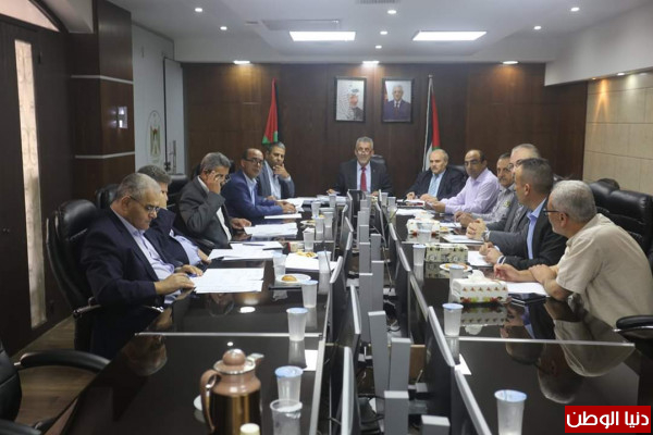 وزير الحكم المحلي يترأس الاجتماع الدوري لمجلس التنظيم الأعلى