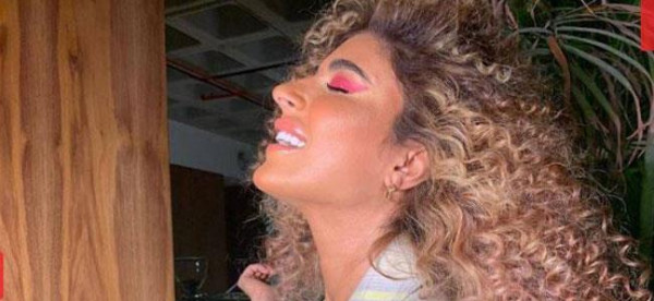 فنانة عربية تصدم الجميع بشكلها.. هل تحولت إلى ميريام فارس؟