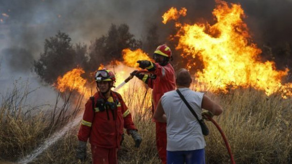 حرائق جهنمية تلتهم غابات ثاني أكبر جزيرة في اليونان