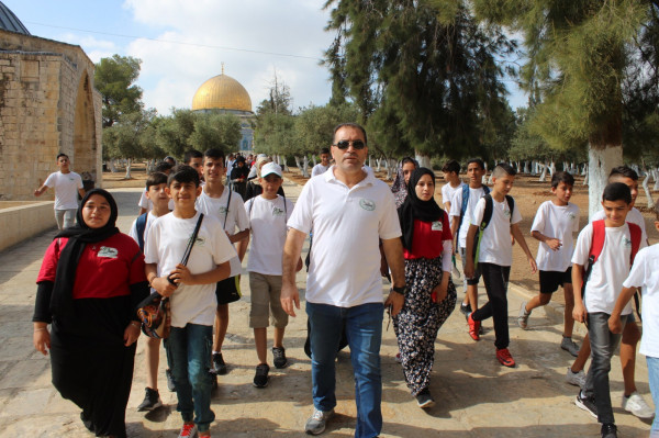 أطفال المخيم الصيفي يغادرون القدس متجهين الى الدار البيضاء بالمغرب