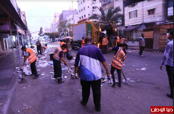 صور: بلدية غزة تَجمع وتُرحّل 3900 طن من النفايات خلال العيد