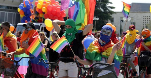 الشرطة الفلسطينية تُعلن عن منعها أي نشاط لتجمع (قوس) للمثليين