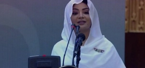 عروس فرح السودان.. مذيعة تخطف الأنظار في توقيع اتفاق المرحلة الانتقالية