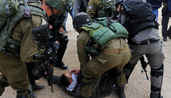 قوات الاحتلال تعتقل أربعة فلسطينيين من الضفة الغربية
