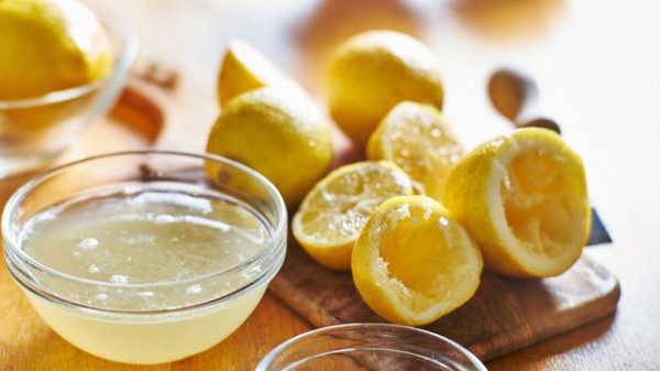 3 طرق سهلة وجديدة تضمن لك حفظ عصير الليمون الحامض لاسابيع