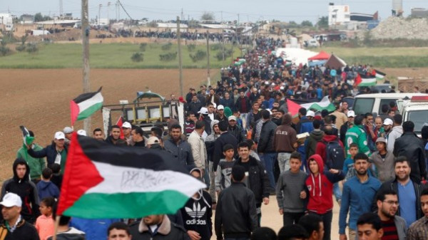 قوات الاحتلال تطلق الغاز على المتظاهرين الفلسطينين شرقي قطاع غزة