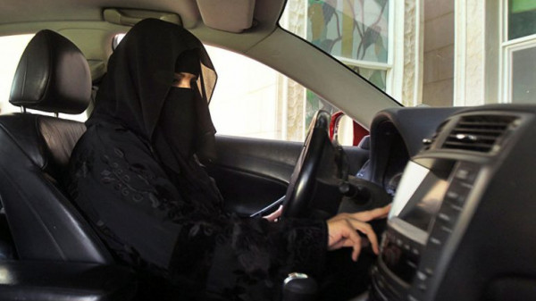"فاسقة".. سائقة سعودية في "أوبر" تكشف عن رسائل صادمة وصلتها من زبائنها