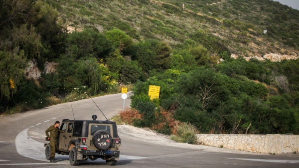 الجيش الإسرائيلي يفرض قيوداً على حركة المركبات على الحدود مع لبنان
