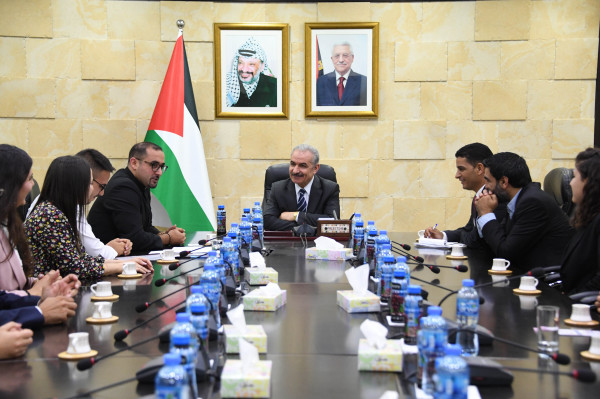 رئيس الوزراء يستقبل وفدا من الأمانة العامة لشبيبة "موطن يسوع" فلسطين