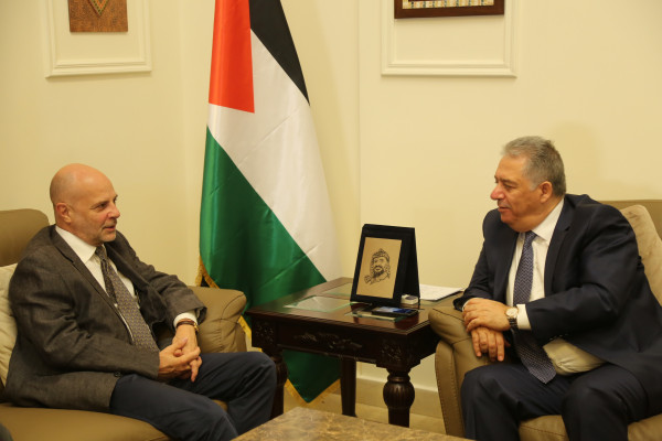 دبور يلتقي المدير العام للاونروا في لبنان