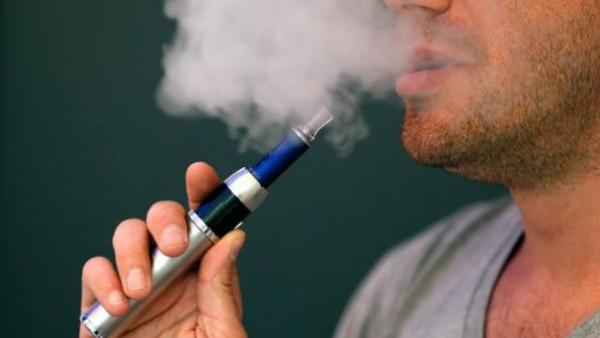 اتحاد الصناعات يطالب "الصحة" برفع الحظر عن استيراد السجائر الإلكترونية