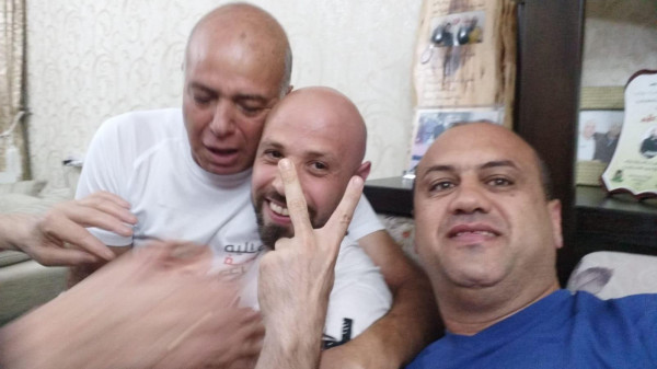 شاهد: الإفراج عن أسير من مجد الكروم بعد سبع سنوات من الاعتقال