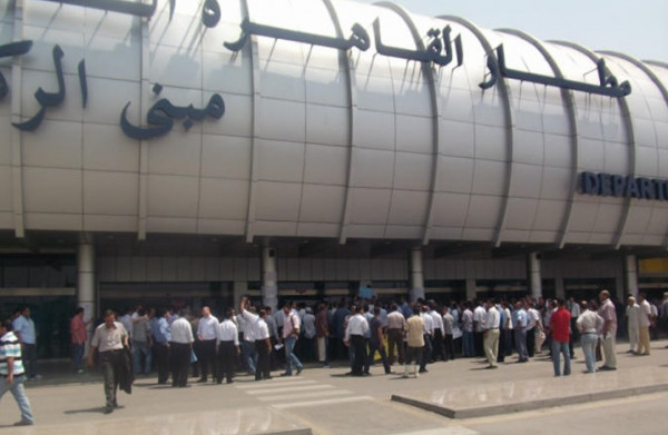 أمن مطار القاهرة يكشف عملية تهريب أدوية بـ "مياه زمزم"