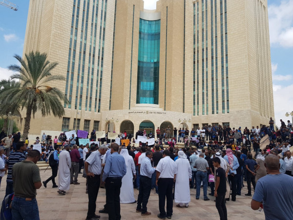 تظاهرة كبيرة في النقب للمطالبة بتوفير سفريات لـ18 ألف طالب