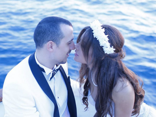 ايميه صياح تحتفل بعيد زواجها برسالة رومانسية