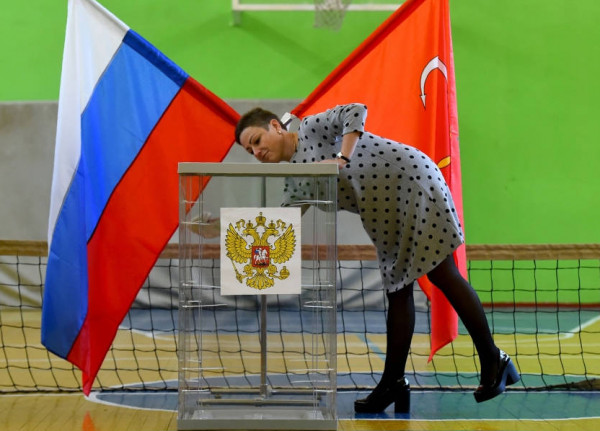 الروس ينتخبون ممثليهم المحليين... والنتائج "موضع ترقّب"