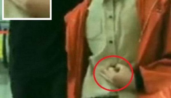 كيف أنقذت حركة بسيطة بأصابع اليد فتاةً صينية من خاطفها؟