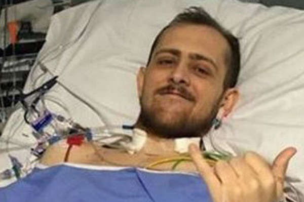 شاب يتمنى الموت.. أصيب بمرض نادر جعله كالمرأة الحامل