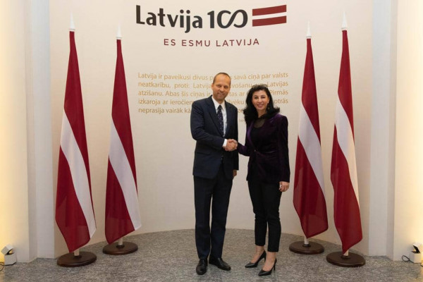 السفيرة جادو تُطالب الحكومة والبرلمان في لاتفيا باتخاذ موقف من تصريحات نتنياهو
