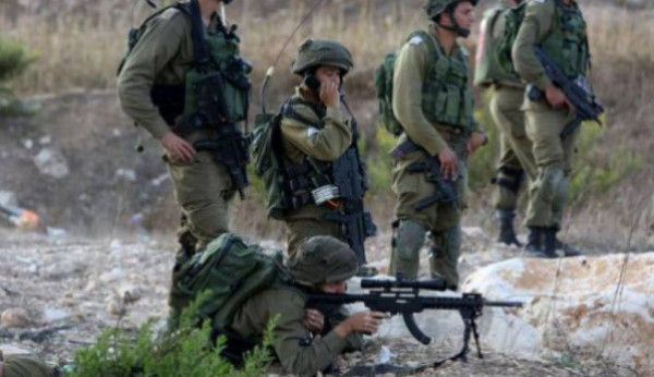 جيش الاحتلال يُطلق النار تجاه فلسطينيين بزعم اقترابهم من السياج