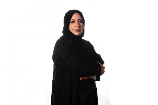 وحيدة عبد العزيز تعقد أولى لقاءاتها الانتخابية بالشارقة