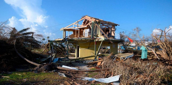 بعد إعصار دوريان.. (أومبرتو) تجتاح جزر الباهاما